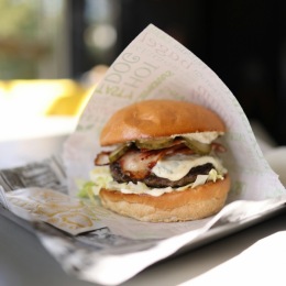 Make it a mouth-watering Monday. 🍔
Treat your taste buds to lunch this afternoon at @innout or @charleys_hamburgers, both less than 3 miles away from AVIVA Fort Worth.
#AvivaFortWorth #FortWorth #FortWorthTX #FortWorthActiveAdultLiving #FortWorthApartmentHomes #55PlusApartments #55PlusLiving #ActiveAdult #ActiveAdultApartments #ActiveAdultApartmentsFortWorth #FortWorthEats #InNOutBurger #CharlesOldFashionedHamburgers A hamburger at a restaurant near Aviva Fort Worth Apartments in Fort Worth, Texas, featuring natural lighting.